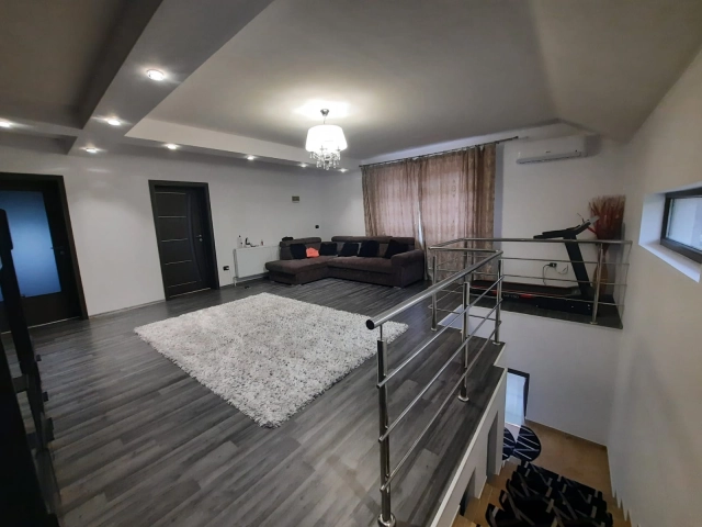 Apartament 5 camere - Miroslava