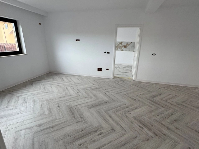 Apartament 4 camere - Miroslava