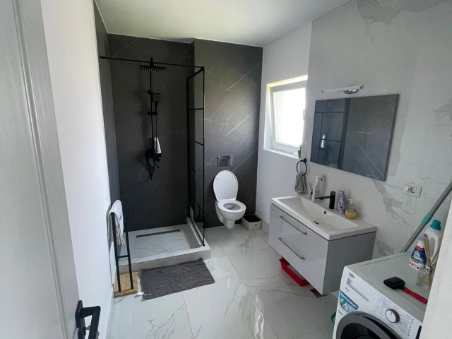 Apartament 4 camere - Miroslava