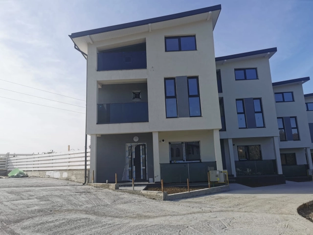 Apartament 4 camere - Bucium