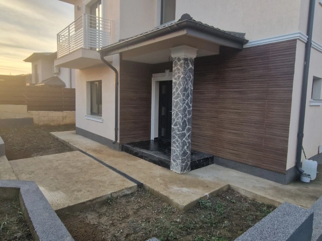 Apartament 4 camere - Miroslava
