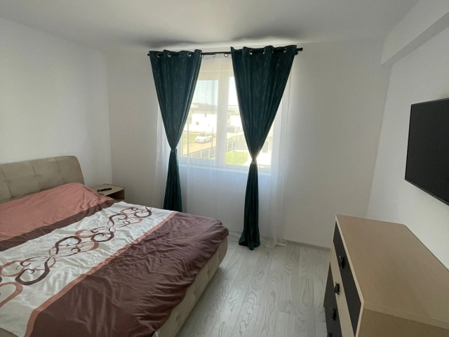 Apartament 4 camere - Miroslava