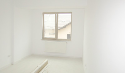 Apartament de vanzare, 3 camere CUG 147375