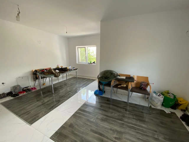 Apartament 5 camere - Miroslava