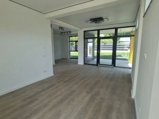 Apartament 4 camere - Visani