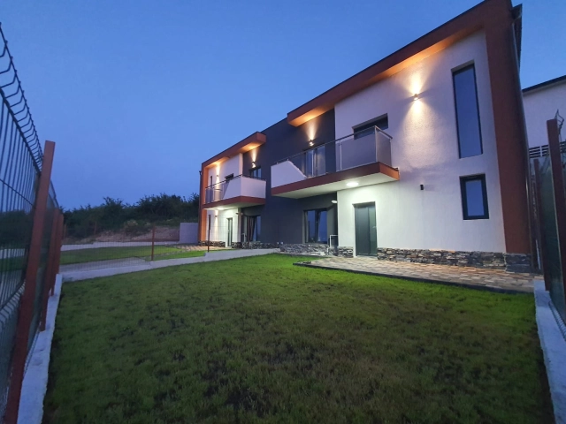 Apartament 3 camere - Valea Adanca