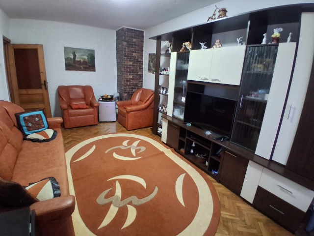 Apartament 4 camere - Pacurari