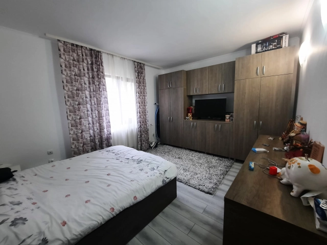 Apartament 5 camere - Miroslava
