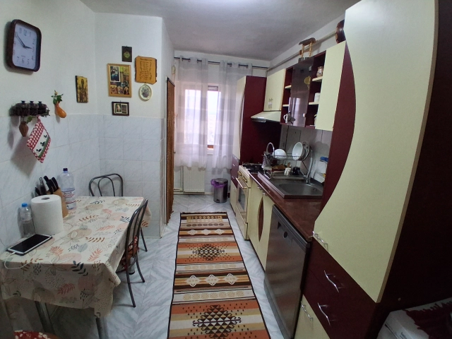 Apartament 4 camere - Pacurari
