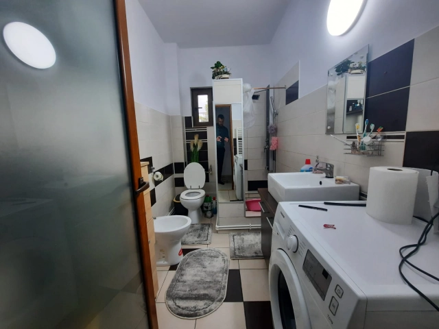 Apartament 5 camere - Miroslava