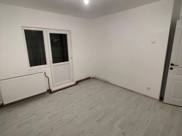 Apartament 3 camere - Tomesti