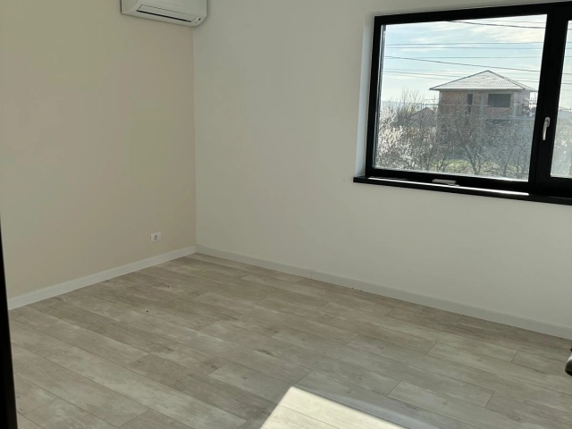 Apartament 4 camere - Breazu