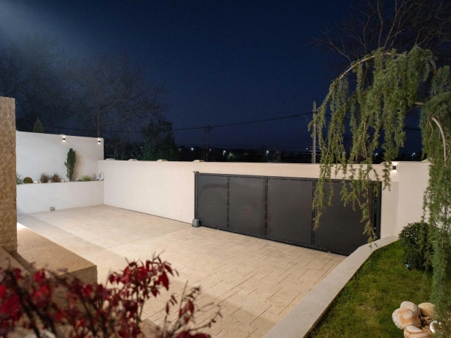 Apartament 6 camere - Breazu