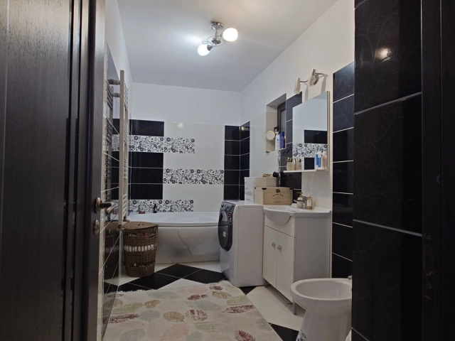 Apartament 3 camere - Miroslava