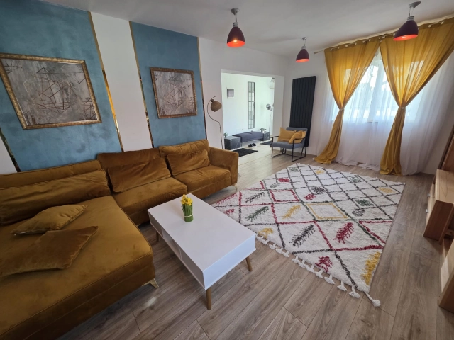 Apartament 5 camere - Valea Lupului