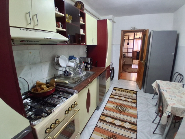 Apartament 4 camere - Pacurari