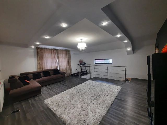 Apartament 5 camere - Miroslava
