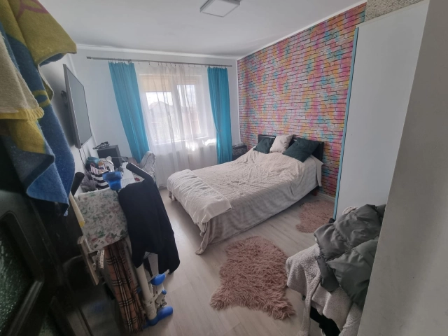 Apartament 6 camere - Tatarasi