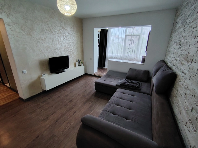 Apartament 3 camere - Podu Ros