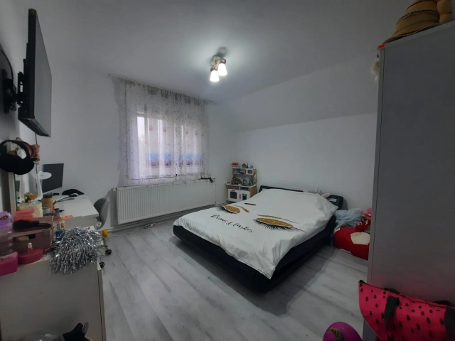 Apartament 5 camere - Miroslava