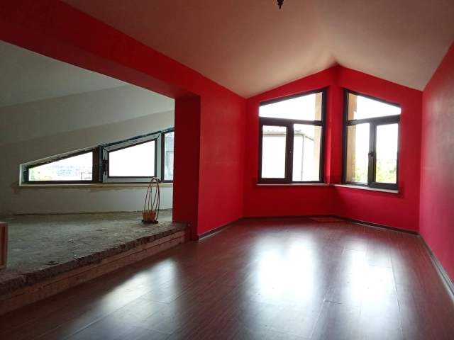 Apartament 8 camere - Bucium
