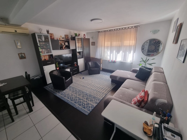 Apartament 6 camere - Tatarasi