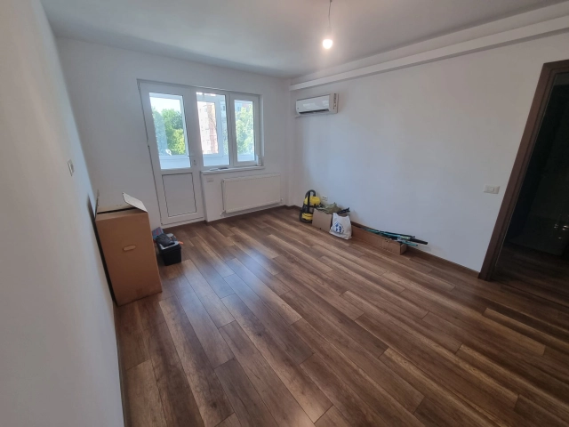 Apartament 3 camere - Tatarasi