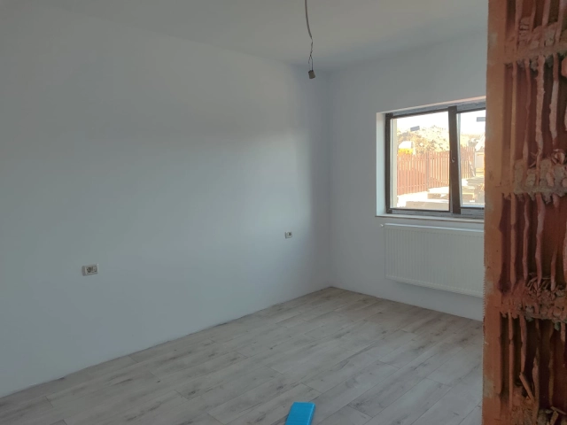 Apartament 4 camere - Miroslava