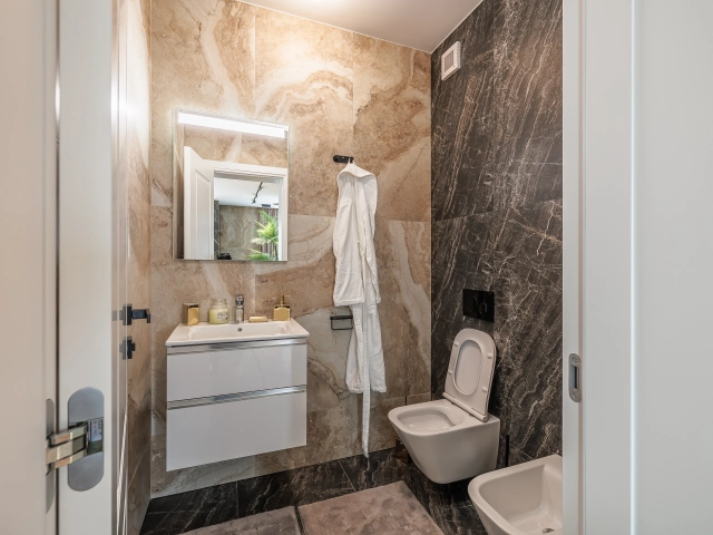 Apartament 6 camere - Podu Ros