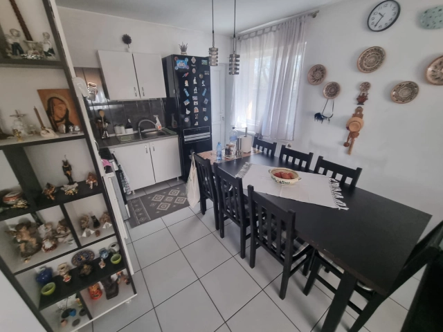 Apartament 6 camere - Tatarasi