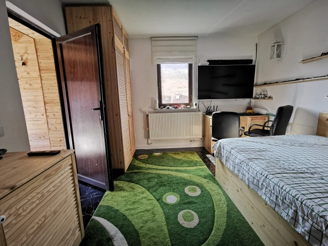 Apartament 6 camere - Tomesti