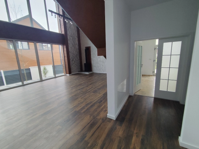 Apartament 4 camere - Miroslava