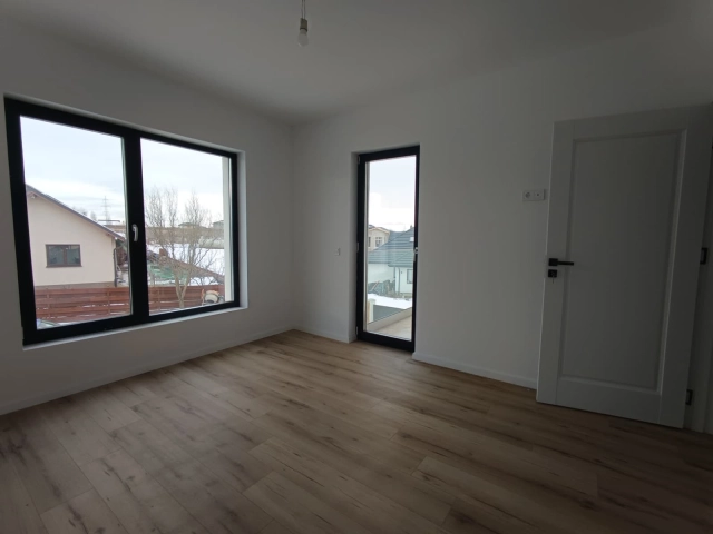 Apartament 4 camere - Miroslava