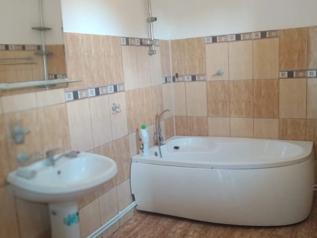 Apartament 5 camere - Miroslava