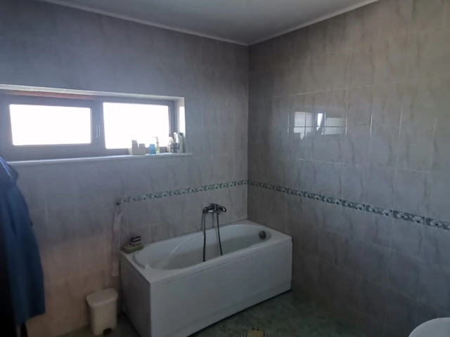 Apartament 7 camere - Bucium