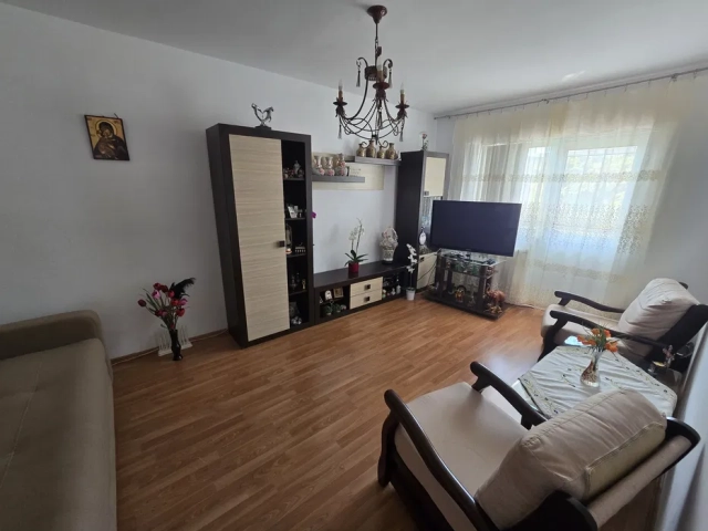 Apartament 3 camere - Centru