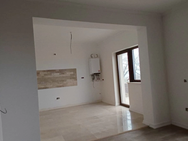 Apartament 5 camere - Tomesti