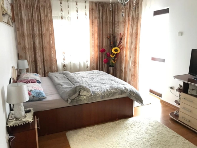 Apartament 5 camere - Miroslava