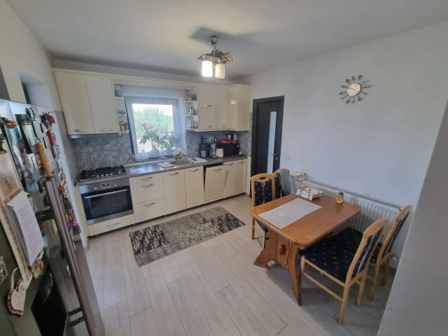 Apartament 4 camere - Aroneanu