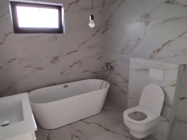 Apartament 4 camere - Miroslava