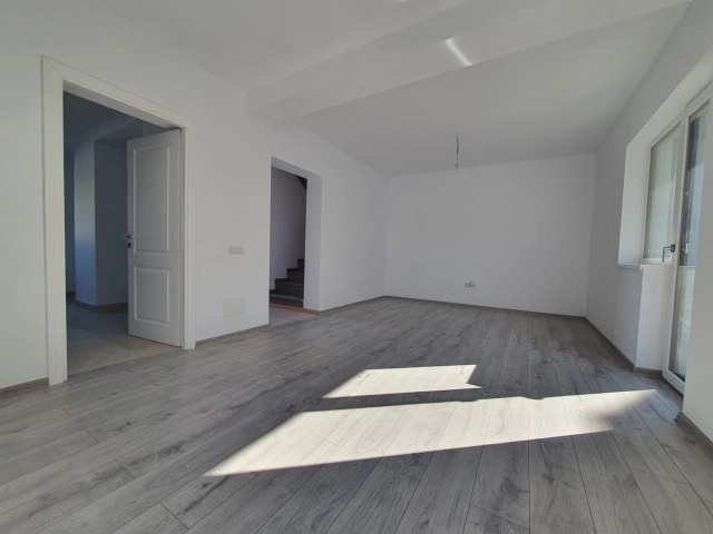 Apartament 4 camere - Visani