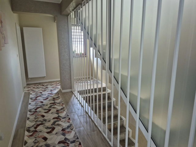 Apartament 4 camere - Miroslava