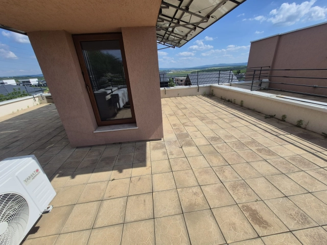 Apartament 4 camere - Miroslava