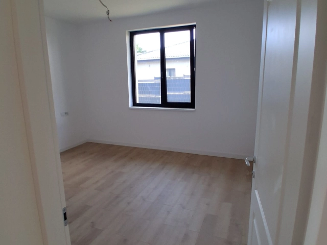 Apartament 4 camere - Miroslava