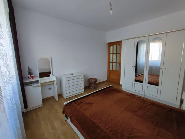 Apartament 5 camere - Miroslava