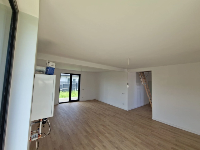 Apartament 4 camere - Miroslava