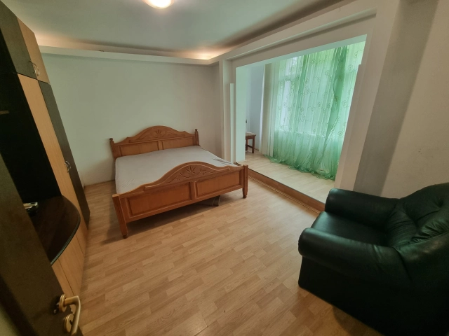 Apartament 4 camere - Tatarasi