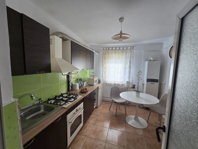 Apartament 3 camere - Centru