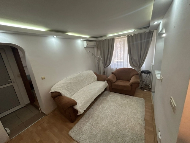 Apartament 3 camere - Podu Ros
