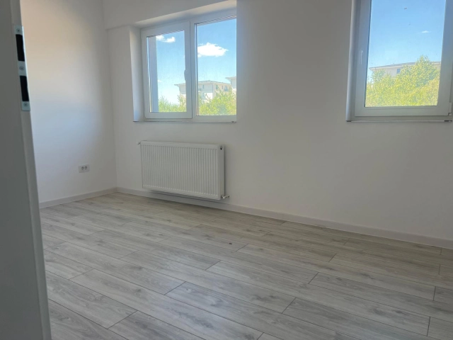Apartament 3 camere - Miroslava